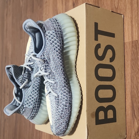 SOLD!!! Yeezy 350 V2 "Ash Blue"! ๐๐๐ - Picture 11 of 13